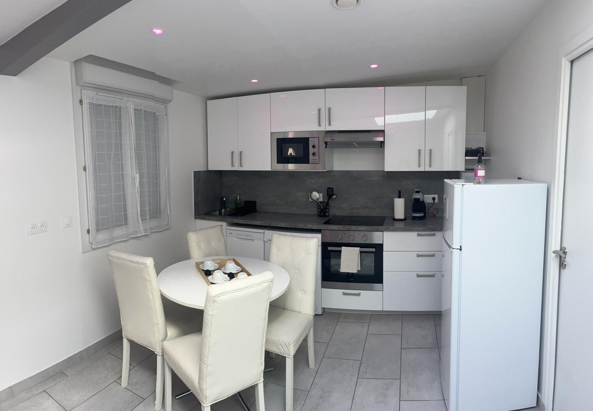 La Dream Night Apartment ปงโตล-กงโบล ภายนอก รูปภาพ
