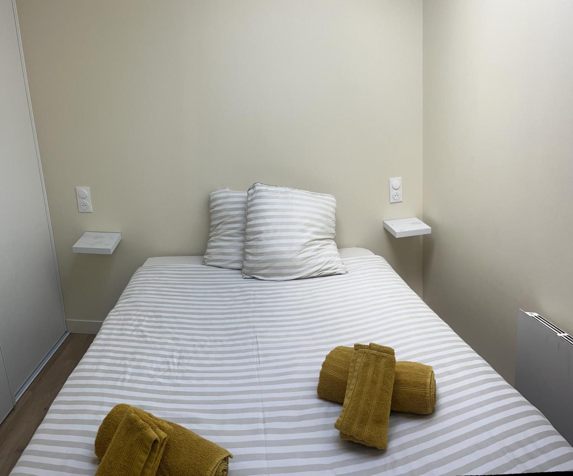 La Dream Night Apartment ปงโตล-กงโบล ภายนอก รูปภาพ