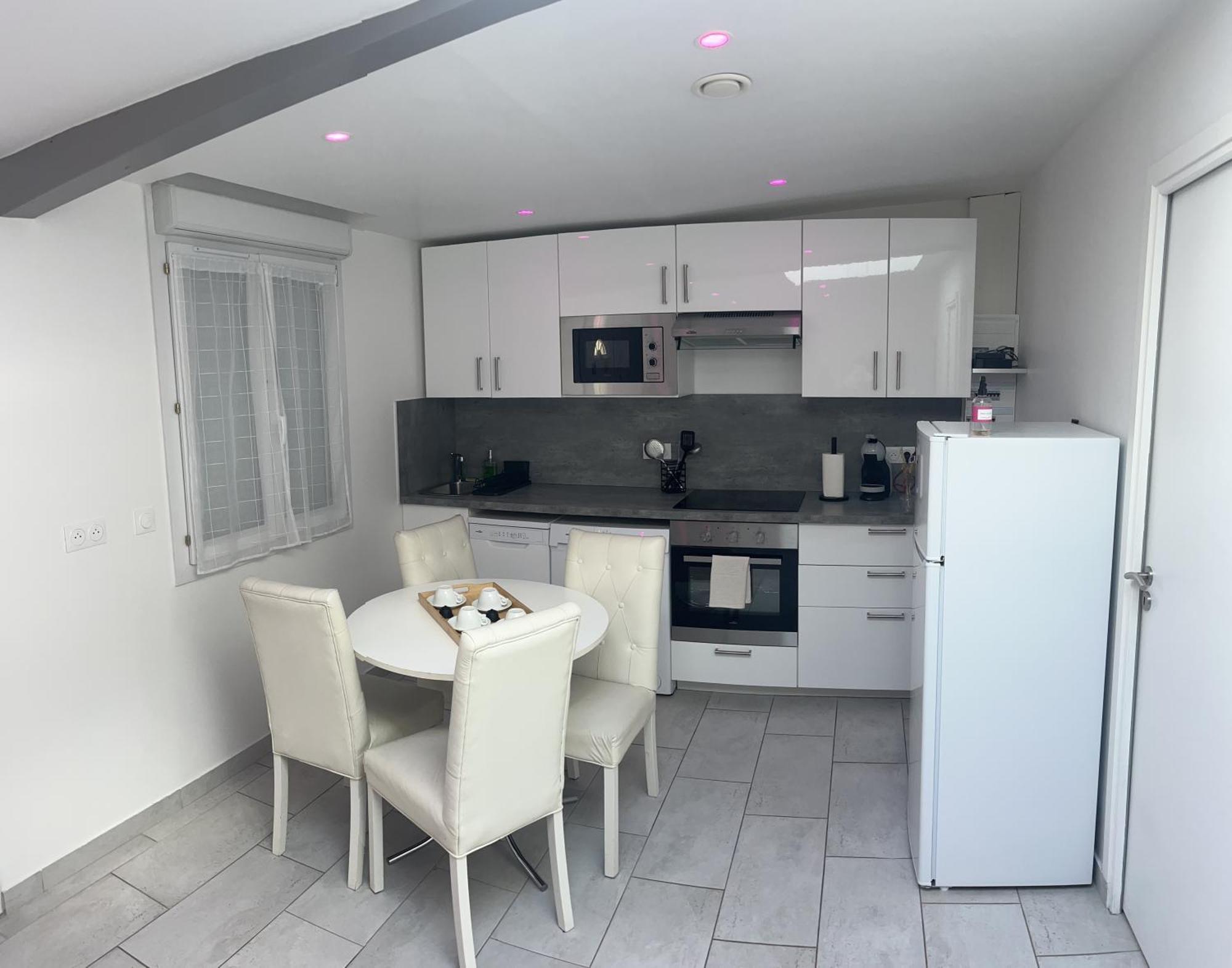 La Dream Night Apartment ปงโตล-กงโบล ภายนอก รูปภาพ