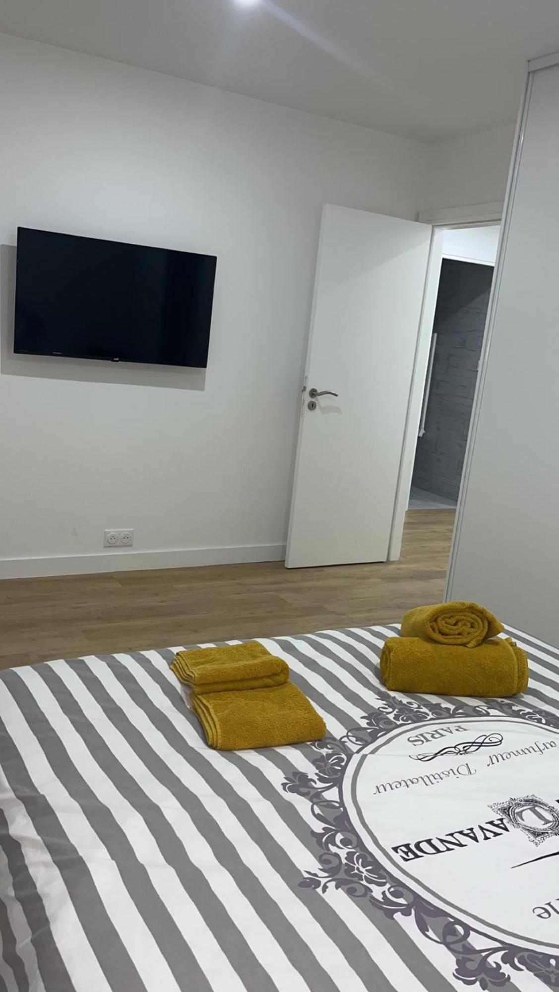 La Dream Night Apartment ปงโตล-กงโบล ภายนอก รูปภาพ
