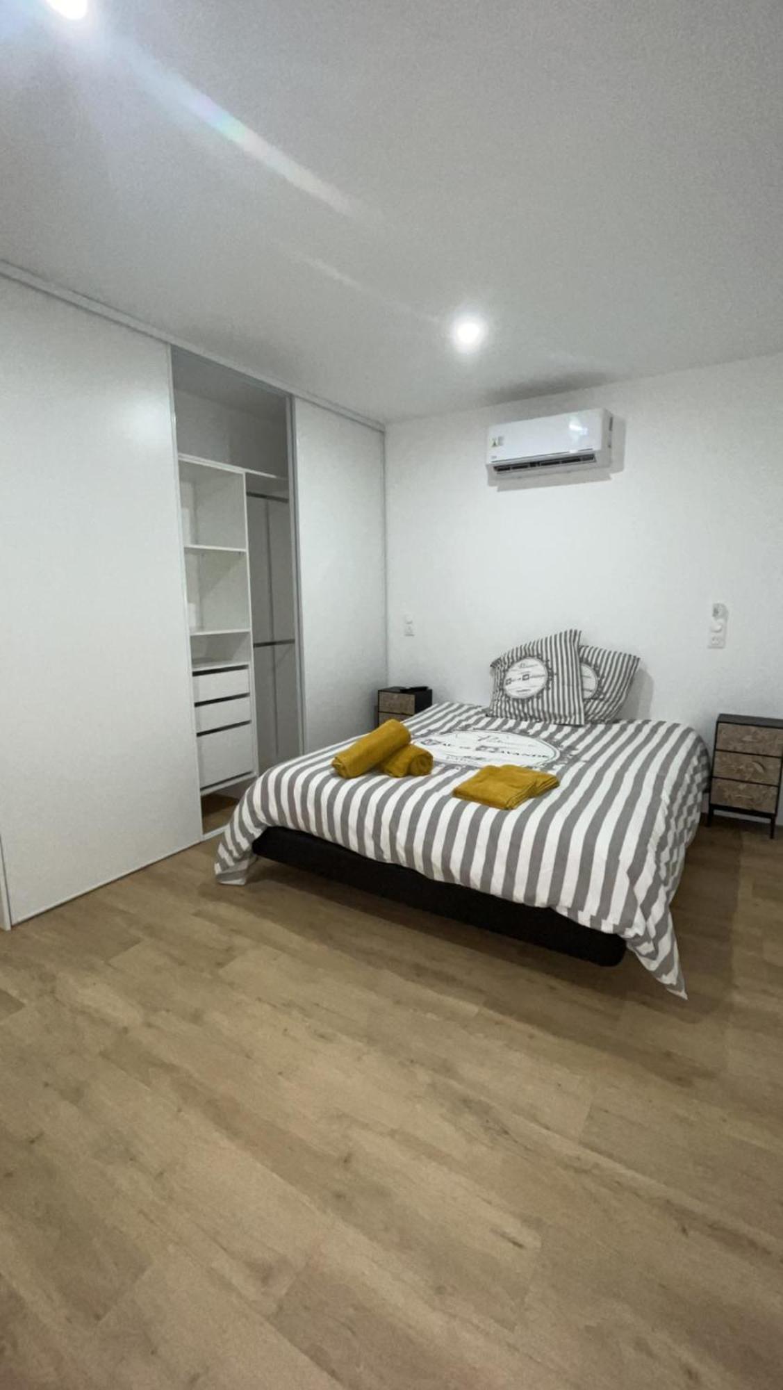 La Dream Night Apartment ปงโตล-กงโบล ภายนอก รูปภาพ