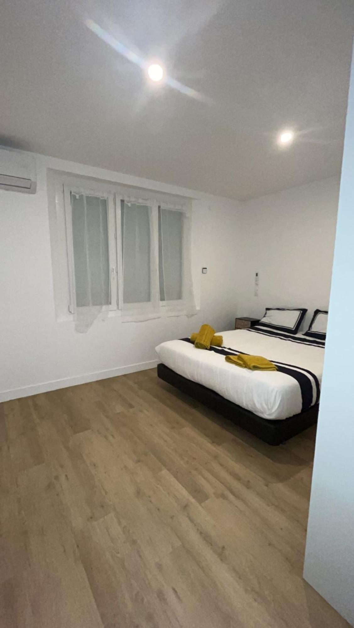 La Dream Night Apartment ปงโตล-กงโบล ภายนอก รูปภาพ