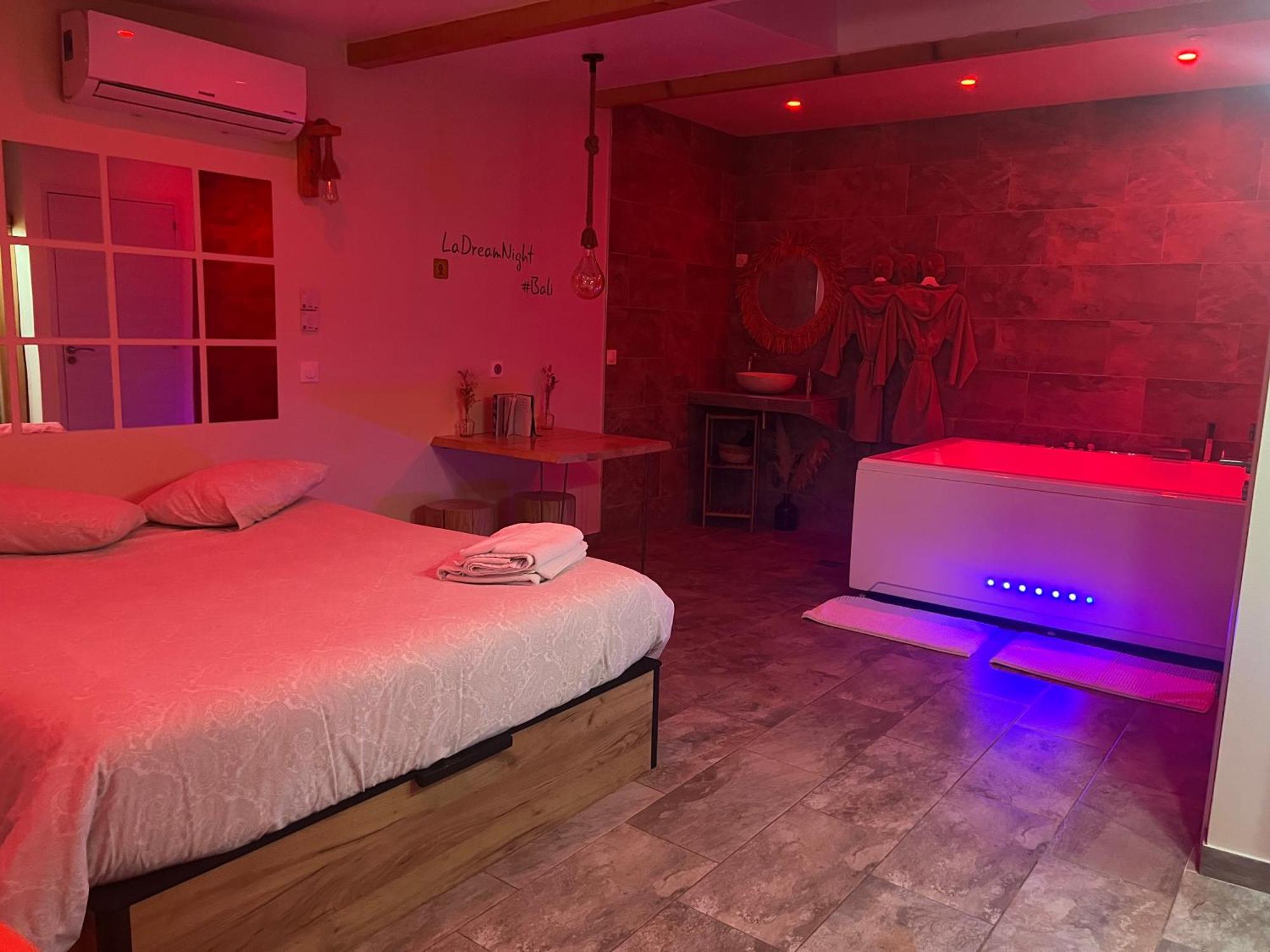 La Dream Night Apartment ปงโตล-กงโบล ภายนอก รูปภาพ