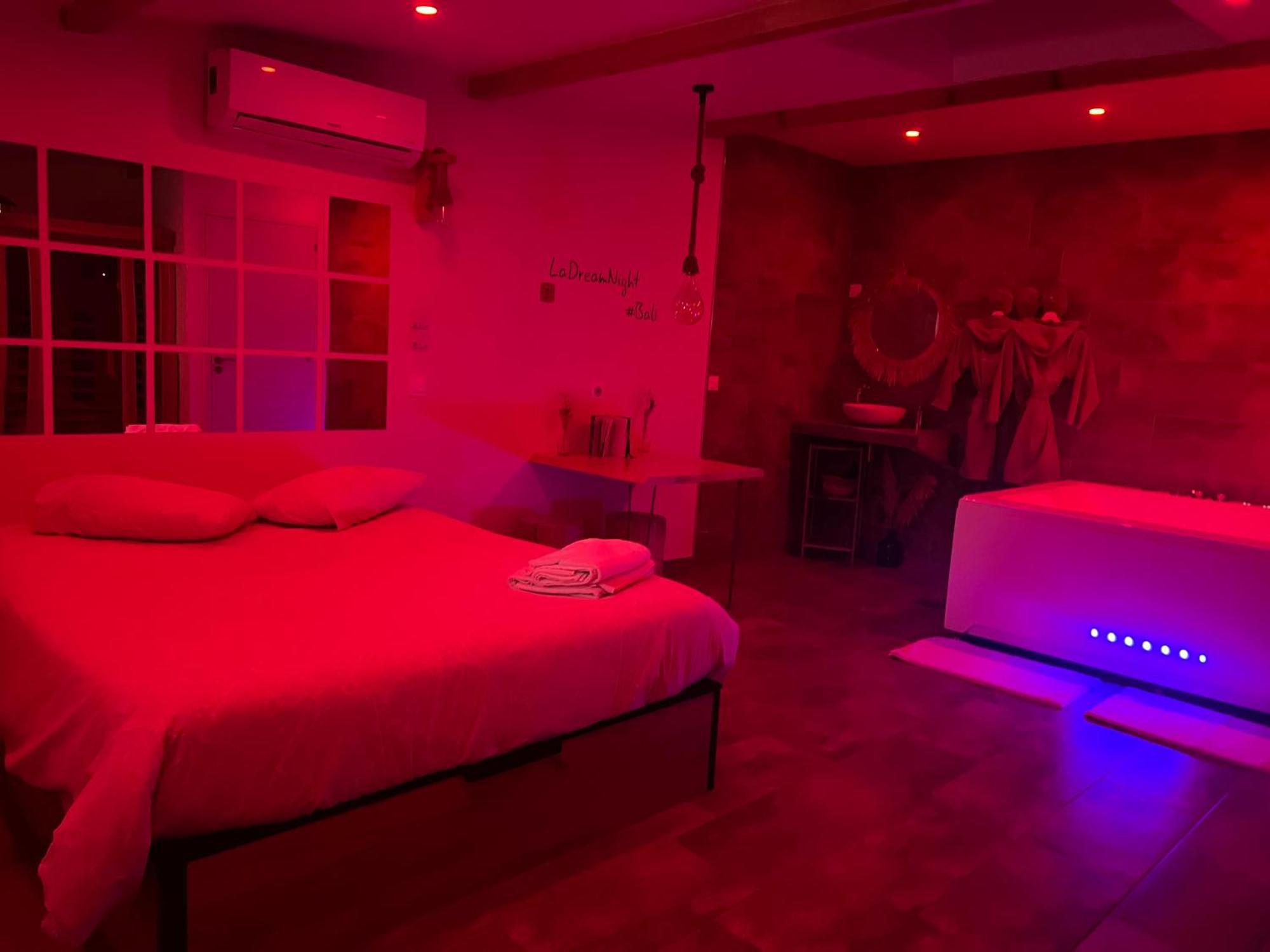 La Dream Night Apartment ปงโตล-กงโบล ภายนอก รูปภาพ