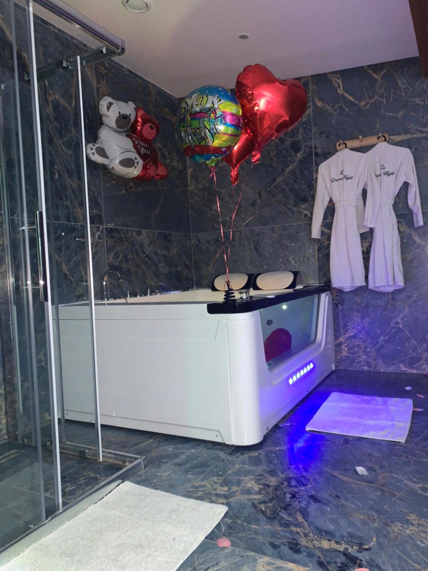 La Dream Night Apartment ปงโตล-กงโบล ภายนอก รูปภาพ