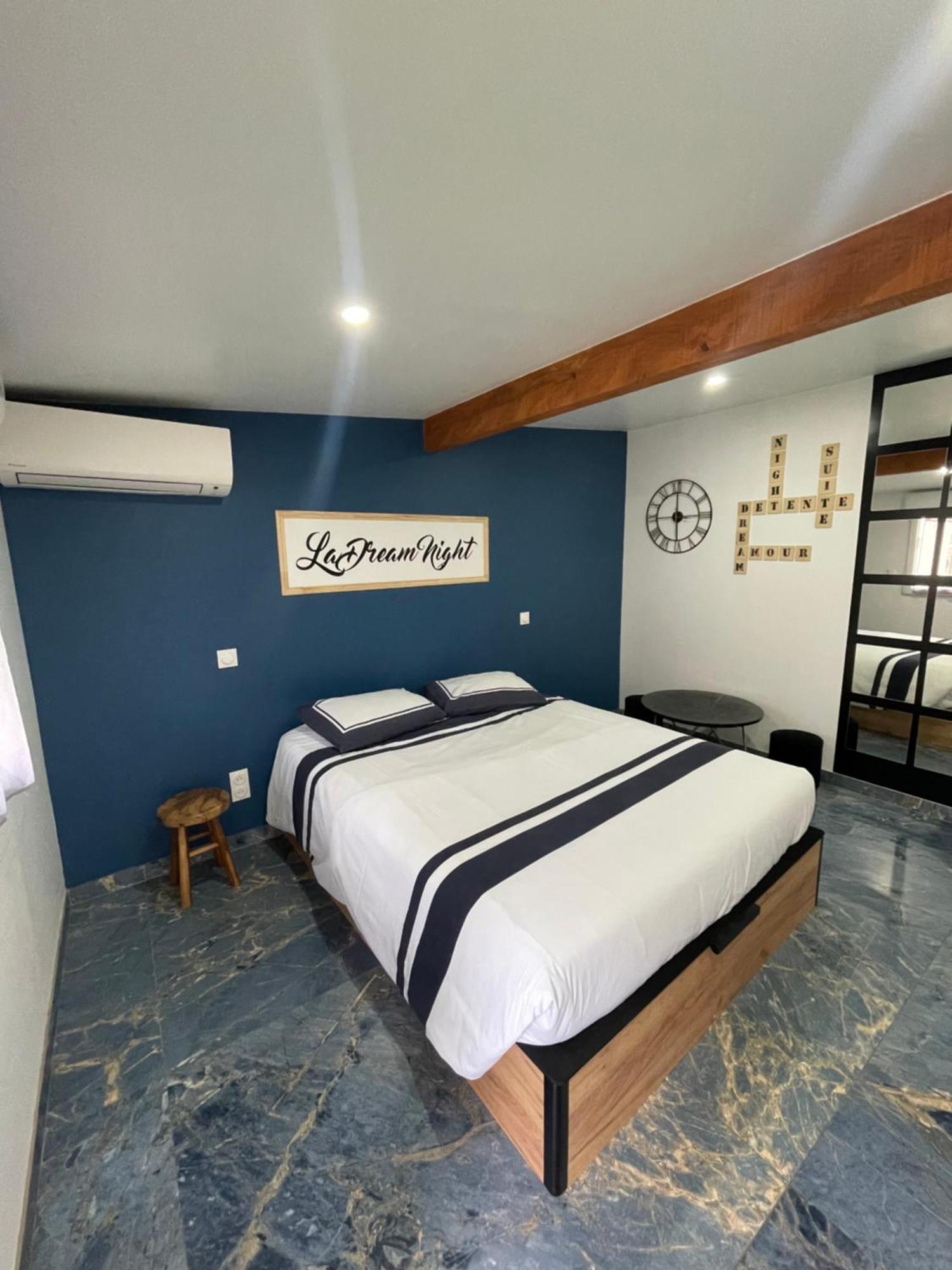 La Dream Night Apartment ปงโตล-กงโบล ภายนอก รูปภาพ