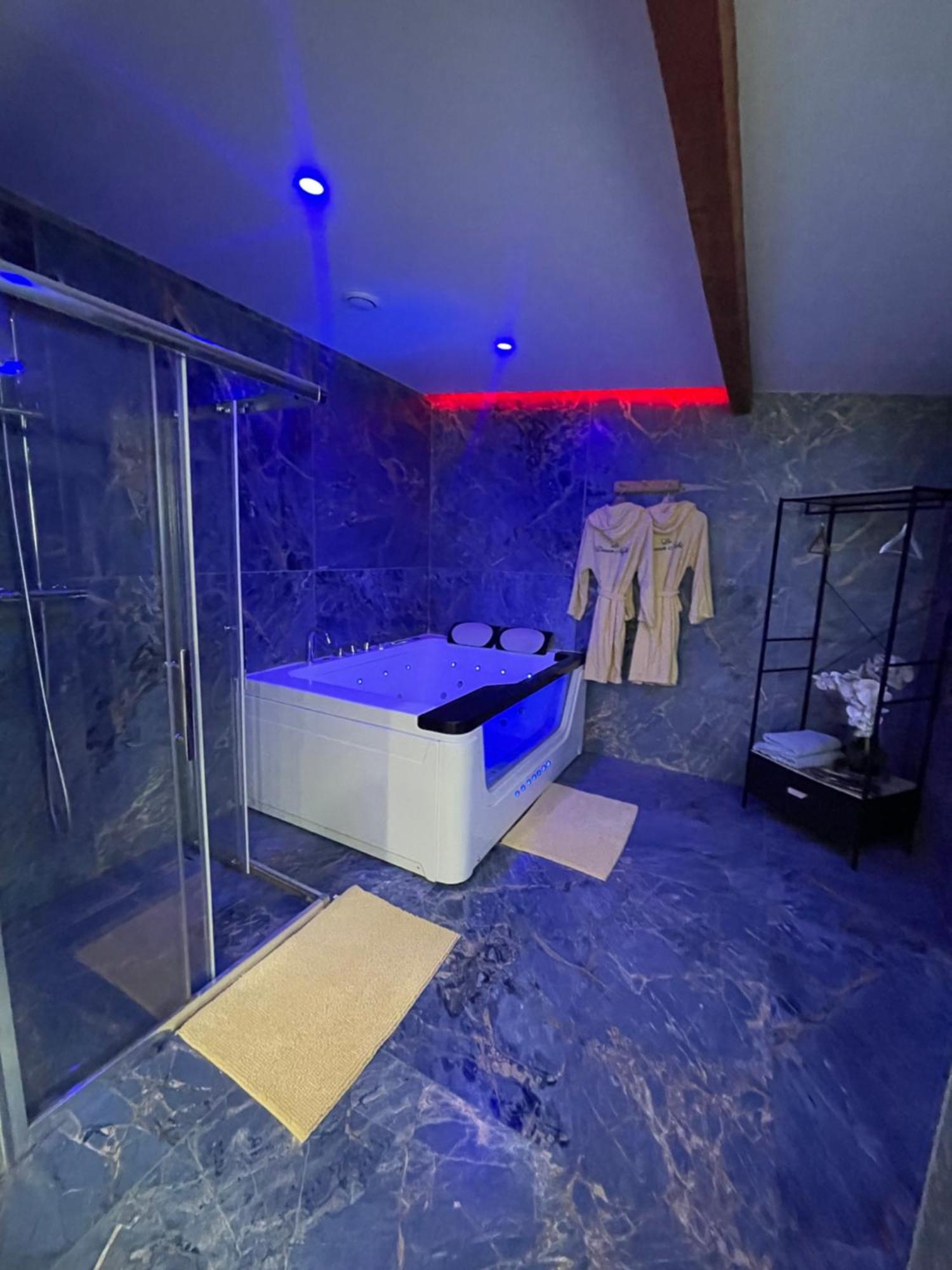La Dream Night Apartment ปงโตล-กงโบล ภายนอก รูปภาพ